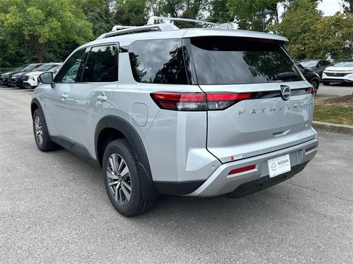 2025 Nissan Pathfinder SL 4WD