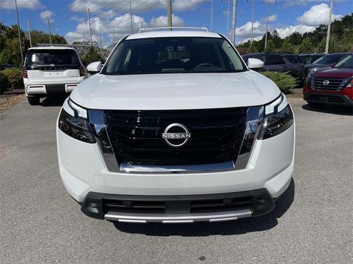 2025 Nissan Pathfinder SL 4WD