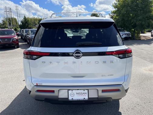 2025 Nissan Pathfinder SL 4WD