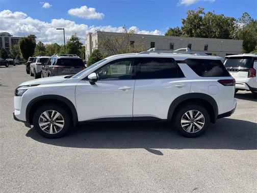 2025 Nissan Pathfinder SL 4WD