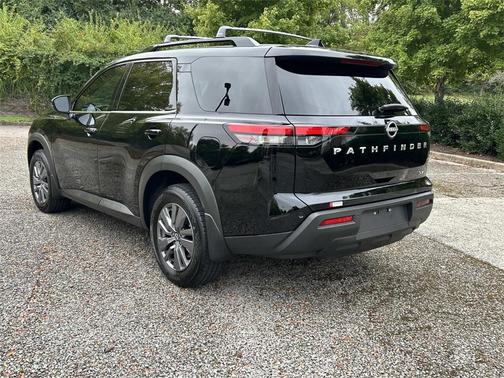 2024 Nissan Pathfinder SV FWD