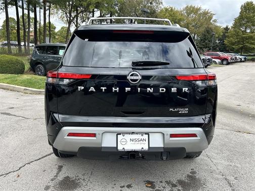 2025 Nissan Pathfinder Platinum 4WD