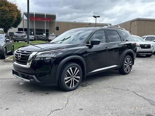 2025 Nissan Pathfinder Platinum 4WD