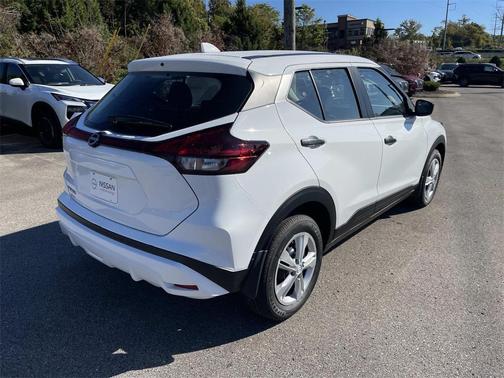 2025 Nissan Kicks S