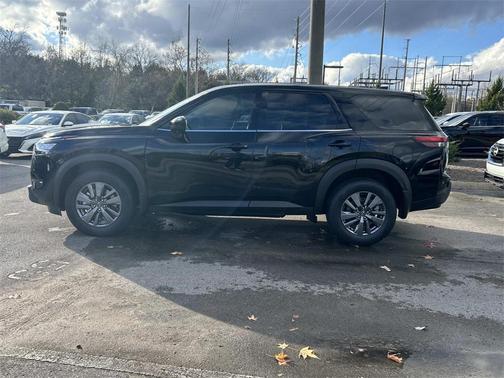 2025 Nissan Pathfinder S FWD