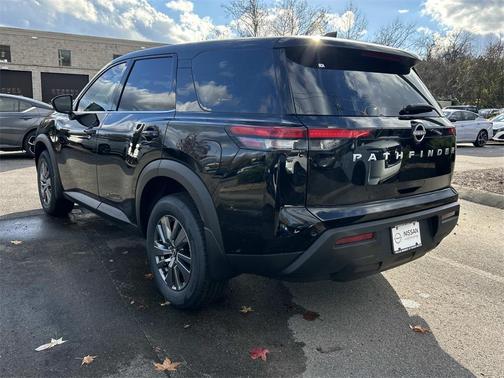 2025 Nissan Pathfinder S FWD