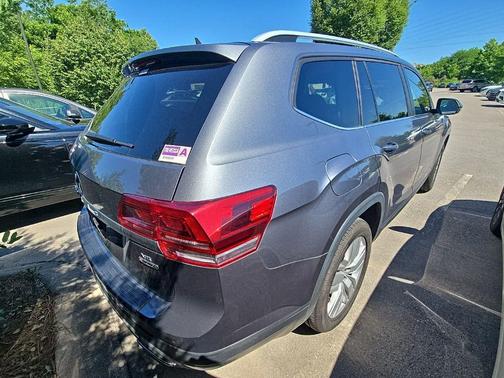 Platinum Gray Metallic 2019 Volkswagen Atlas 3.6L SE w/Technology