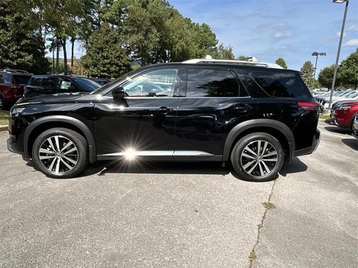 2025 Nissan Pathfinder Platinum FWD
