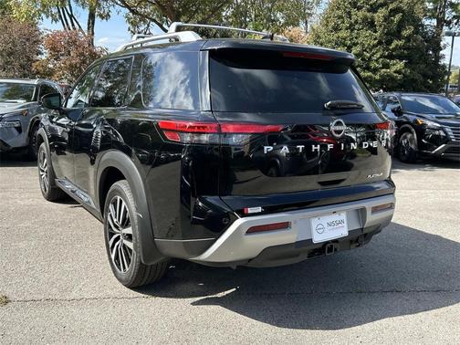2025 Nissan Pathfinder Platinum FWD