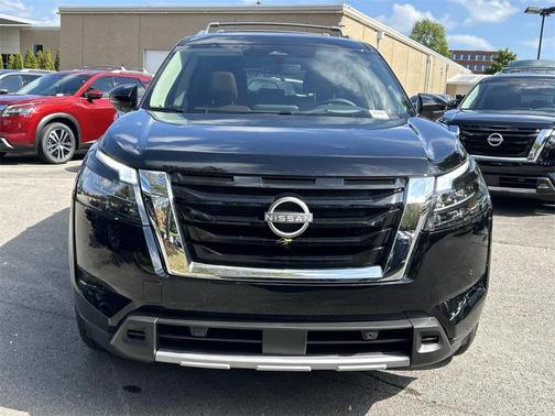 2025 Nissan Pathfinder Platinum FWD