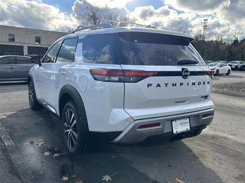 2025 Nissan Pathfinder Platinum 4WD