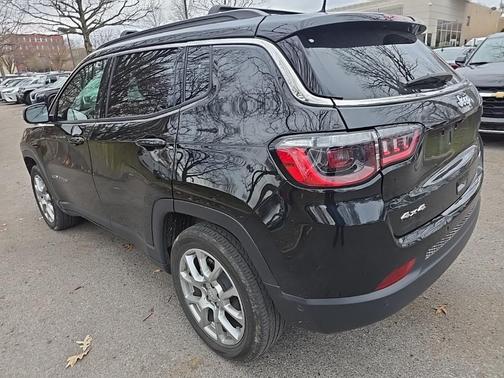 2023 Jeep Compass Latitude Lux