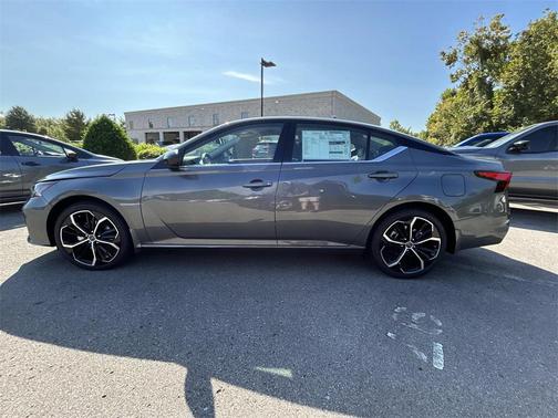 2025 Nissan Altima SR FWD