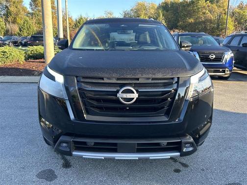 2025 Nissan Pathfinder Platinum 4WD
