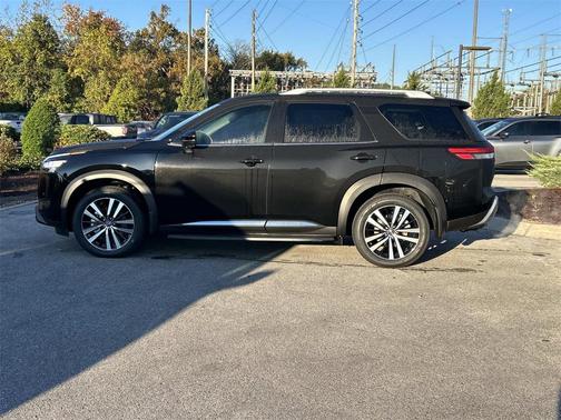 2025 Nissan Pathfinder Platinum 4WD