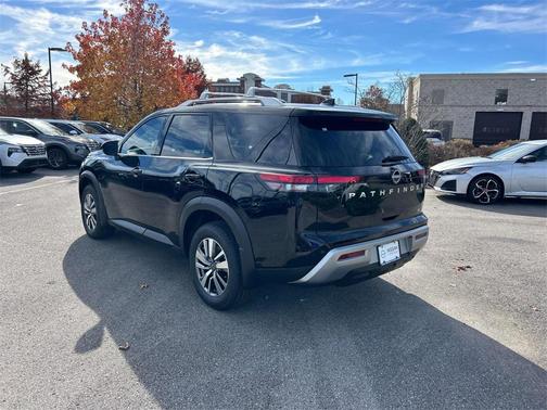 2025 Nissan Pathfinder SL FWD