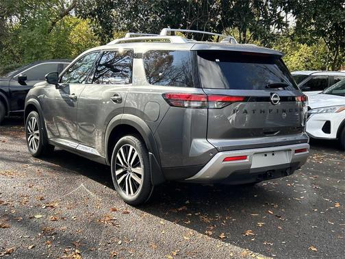 2025 Nissan Pathfinder Platinum 4WD
