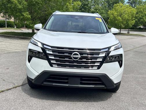 Everest White Pearl 2024 Nissan Rogue SV