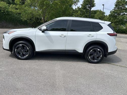 Everest White Pearl 2024 Nissan Rogue SV