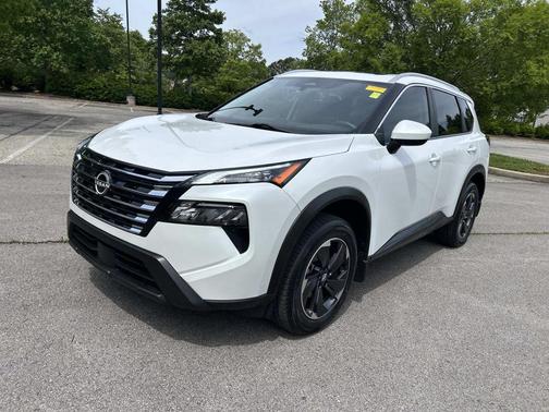 Everest White Pearl 2024 Nissan Rogue SV