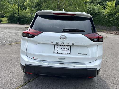 Everest White Pearl 2024 Nissan Rogue SV