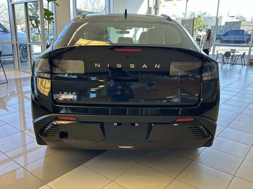 Black Diamond Pearl 2026 Nissan Leaf PLATINUM+