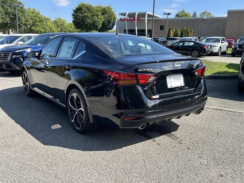 2025 Nissan Altima SR FWD