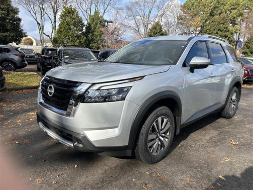 2025 Nissan Pathfinder SL FWD