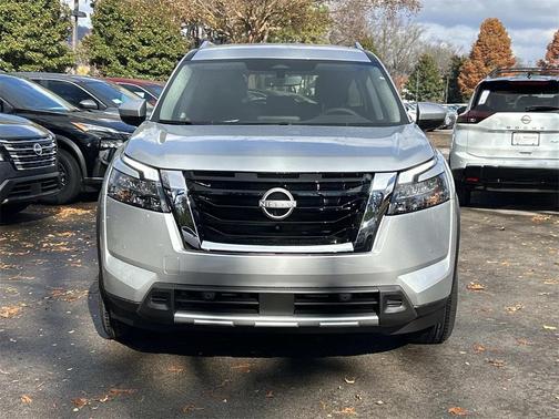 2025 Nissan Pathfinder SL FWD