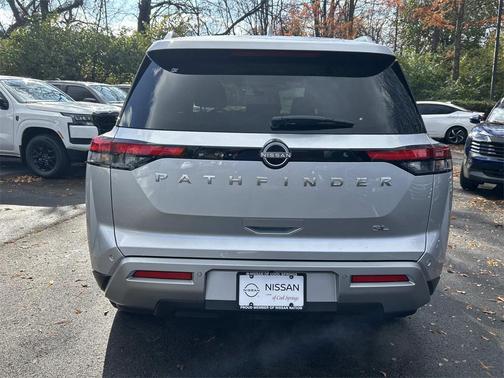 2025 Nissan Pathfinder SL FWD