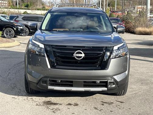 2025 Nissan Pathfinder Platinum 4WD