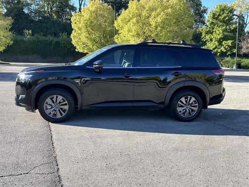 2025 Nissan Pathfinder SV FWD
