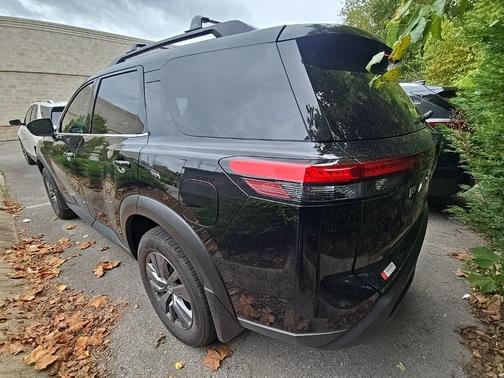 2025 Nissan Pathfinder SV FWD
