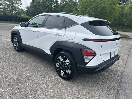 Atlas White 2025 Hyundai KONA SEL Convenience