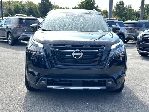 2025 Nissan Pathfinder SL 4WD