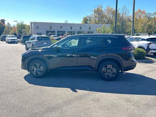 Super Black 2027 Nissan Rogue SV