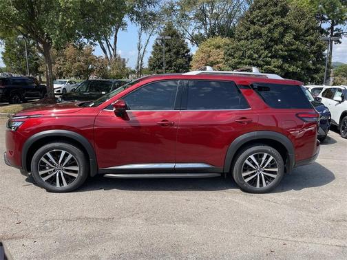 2025 Nissan Pathfinder Platinum 4WD