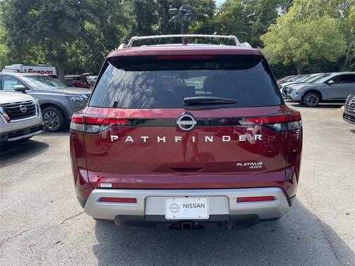 2025 Nissan Pathfinder Platinum 4WD