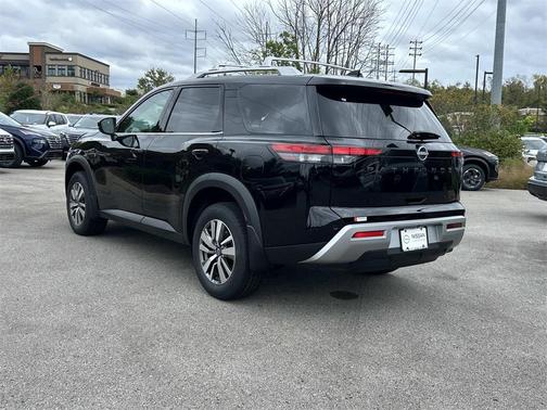 2025 Nissan Pathfinder SL 4WD
