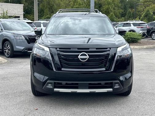 2025 Nissan Pathfinder SL 4WD
