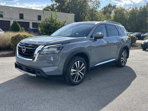 2025 Nissan Pathfinder Platinum 4WD