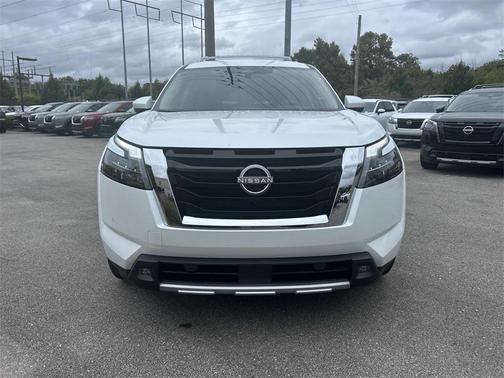 2025 Nissan Pathfinder SL 4WD