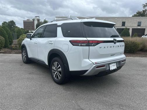2025 Nissan Pathfinder SL 4WD