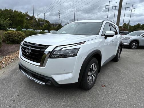 2025 Nissan Pathfinder SL 4WD