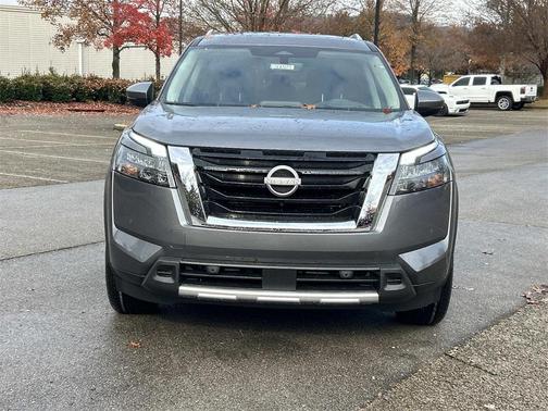 2025 Nissan Pathfinder Platinum FWD