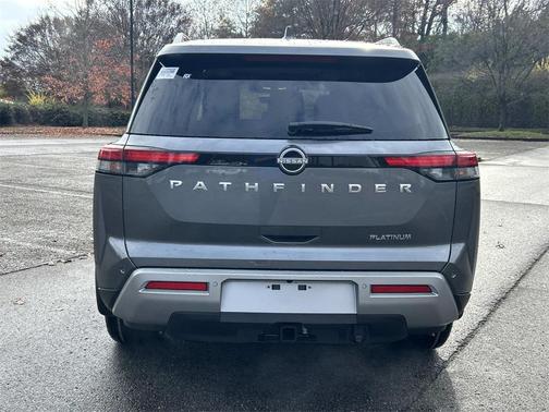 2025 Nissan Pathfinder Platinum FWD