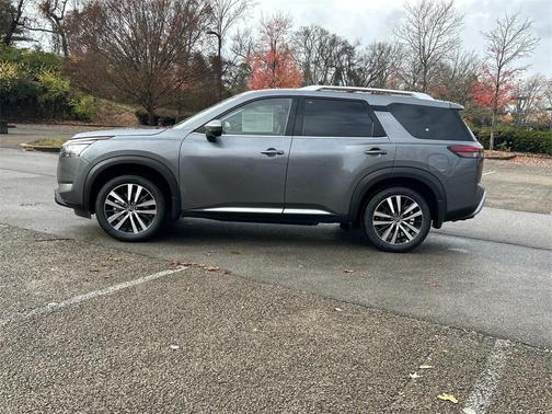 2025 Nissan Pathfinder Platinum FWD