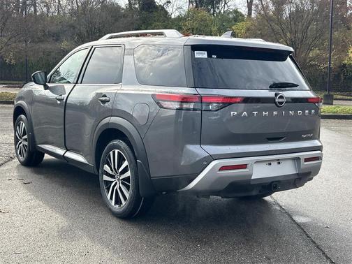 2025 Nissan Pathfinder Platinum FWD