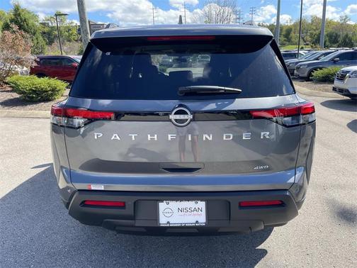 2025 Nissan Pathfinder SV 4WD