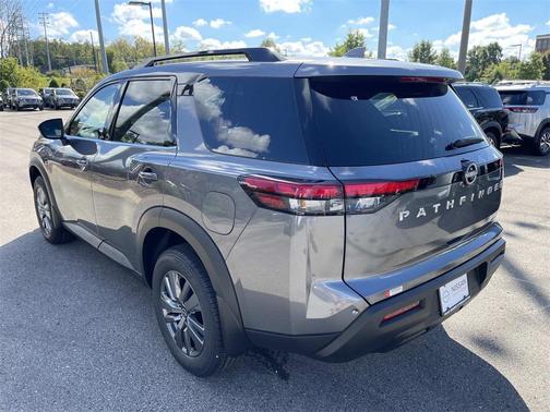 2025 Nissan Pathfinder SV 4WD